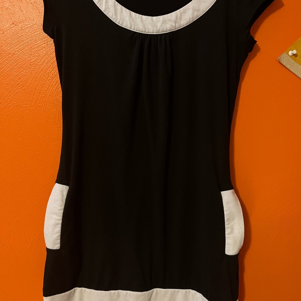 Belle Du Jour Black and White Midi Dress